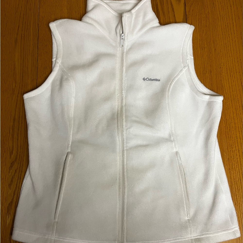White Women’s Columbia XL vest.
